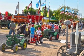 Fiesta Nacional del Tractor 2026 en Lopez, Santa Fe - exposicion de tractores antiguos en funcionamiento